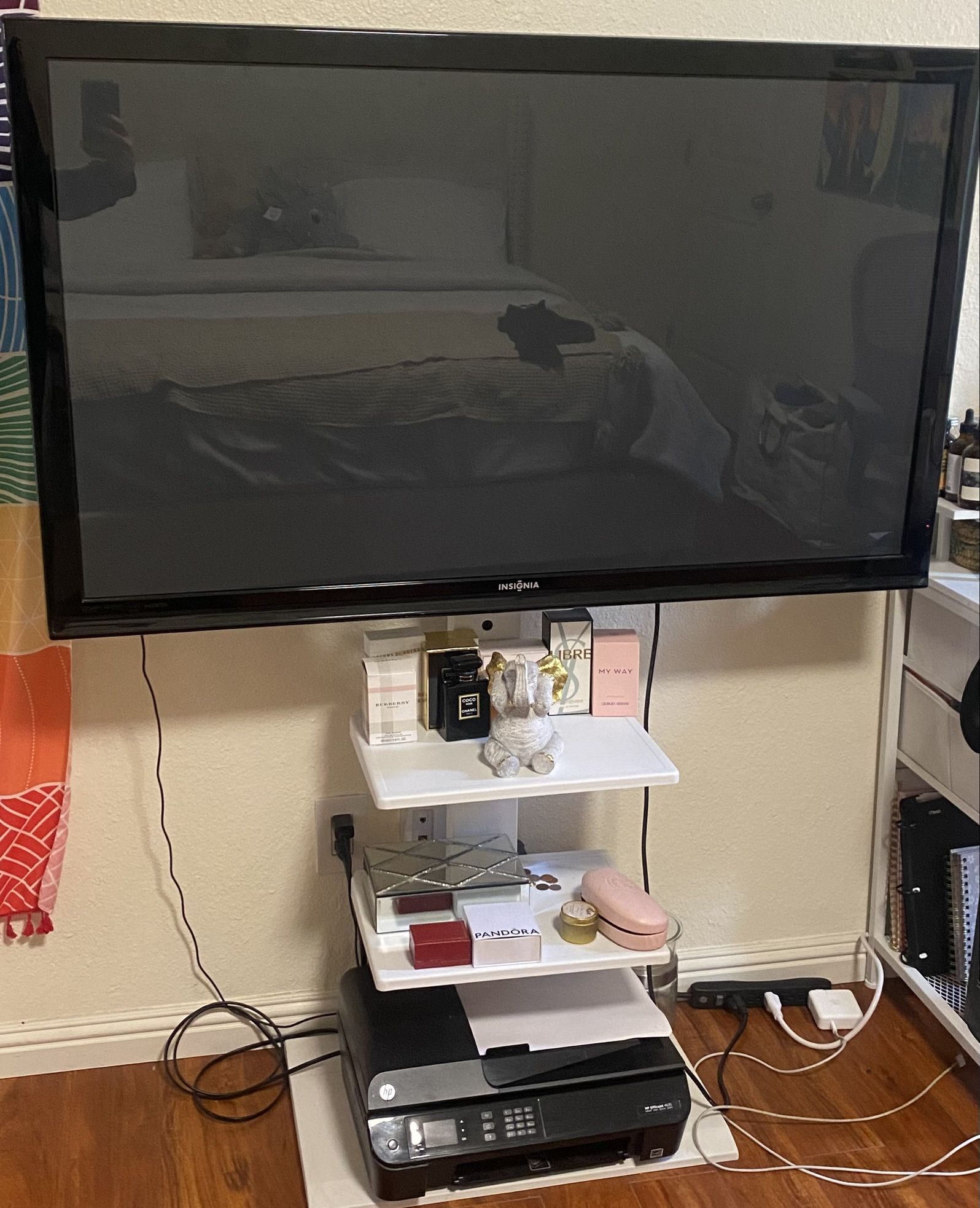 TV AND TV STAND !!
