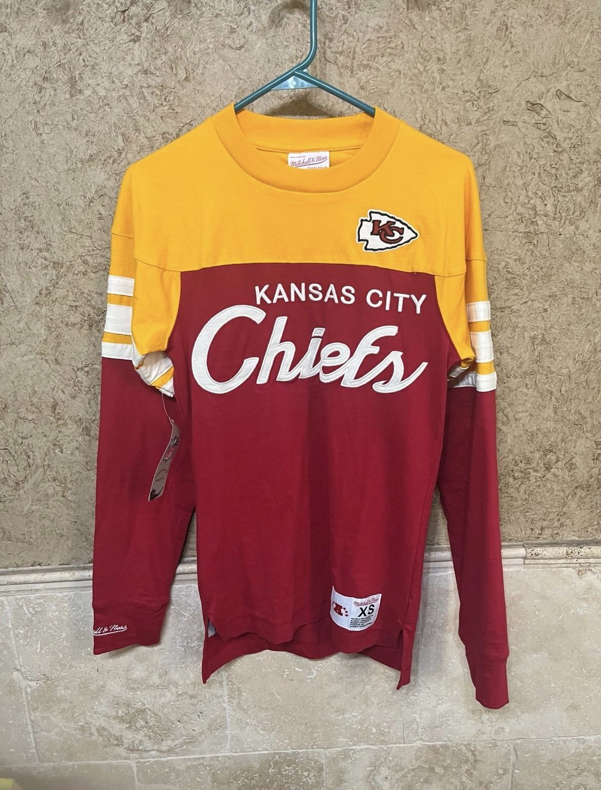 NWT! Kansas City Chiefs Jersey Shirt (xs)
