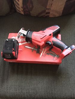 Milwaukee saw m18 v con bateria no changer
