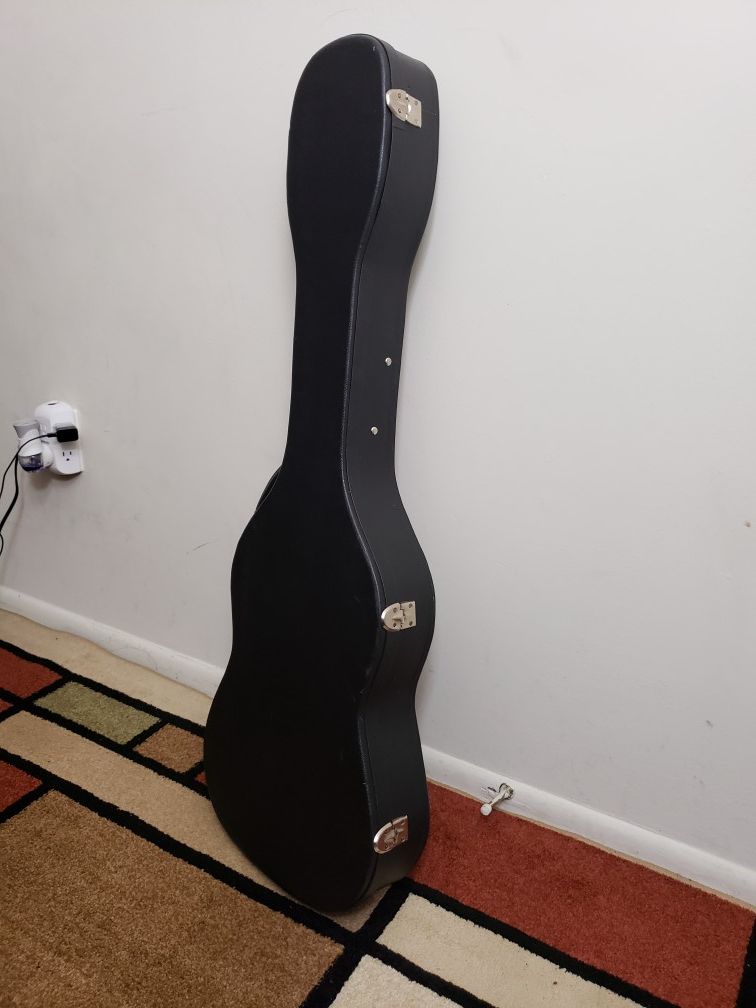 Electric Guitar Case in good excellent condition. $30.
