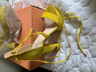 Yellow pumps heels