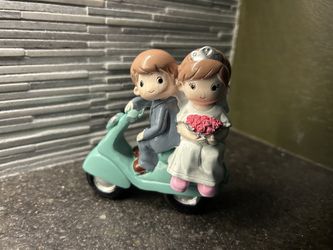 Romantic Figurine Gift Elegant Bride and Groom Ride Motorcycle Cake Topper Figurine Desktop Decoration