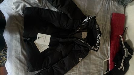 MONCLER MONTCLA HOODED SHORT JACKET