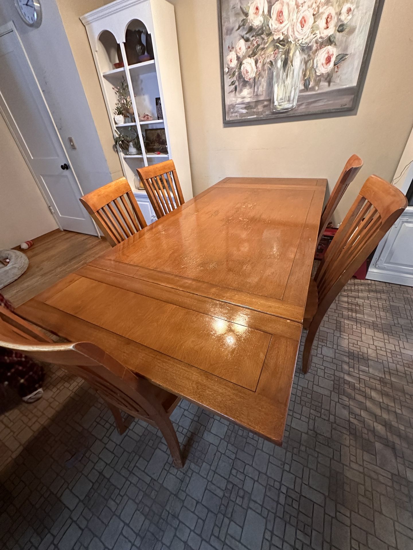 Kitchen Table + 6 chairs 