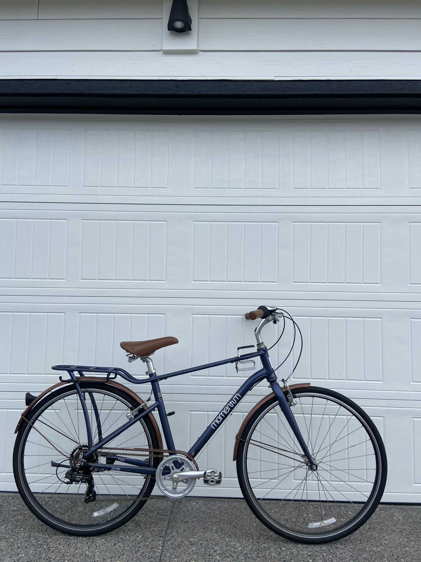 Momentum Street Comfort Cruiser / Commuter Bike Aluminium Bicycle