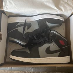 Jordan 1 Mid Shadow Reds Size 7 Men’s Women’s 8.5