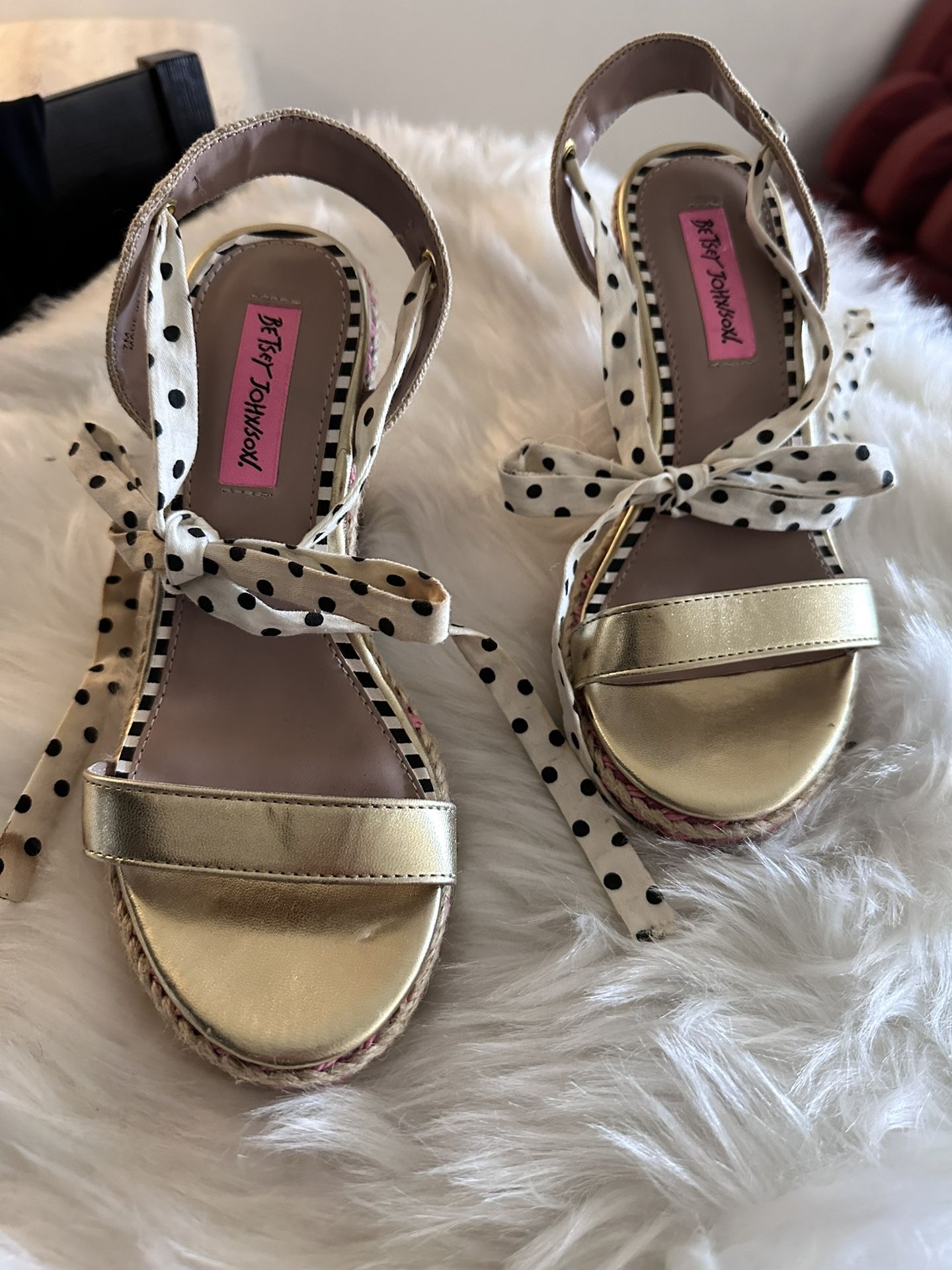 Betsey Johnson Size 7 Wedge Sandals