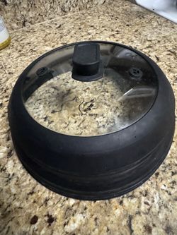 Microwave splatter guard with glass, silicone, and vents