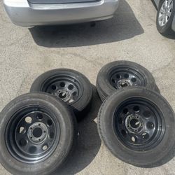 Black Rims 226 / 60 rim 16, 5 lug patern