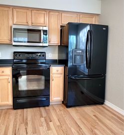 Electric Range/Oven (GE 2005 - Available Sept 30th)