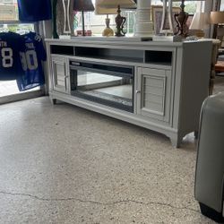 Fireplace Like New With Heat