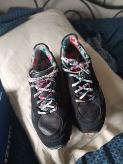 Black Sneakers with Floral Laces and Lining