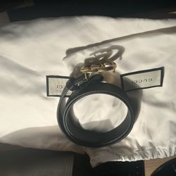 Women’s Gucci Belt - Black Leather / Gold Hardware