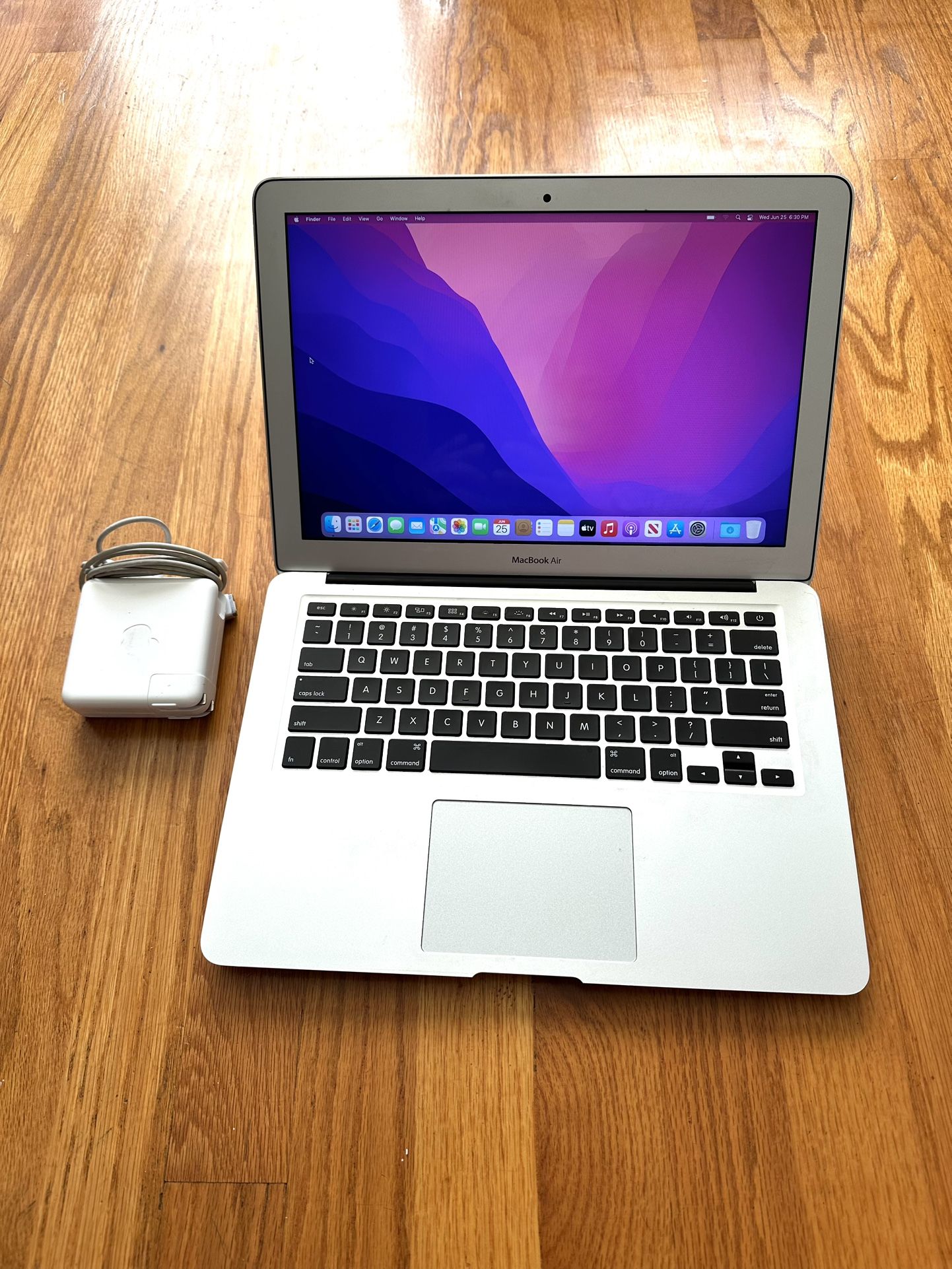 13 Macbook Air 2015 OS Monterey i7 @2.2Ghz SSD 512Gb RAM 8Gb Laptop With Microsoft Office Pro 2021 -* Battery = 13 Cnts -* Apple Magsafe 2 charger -*