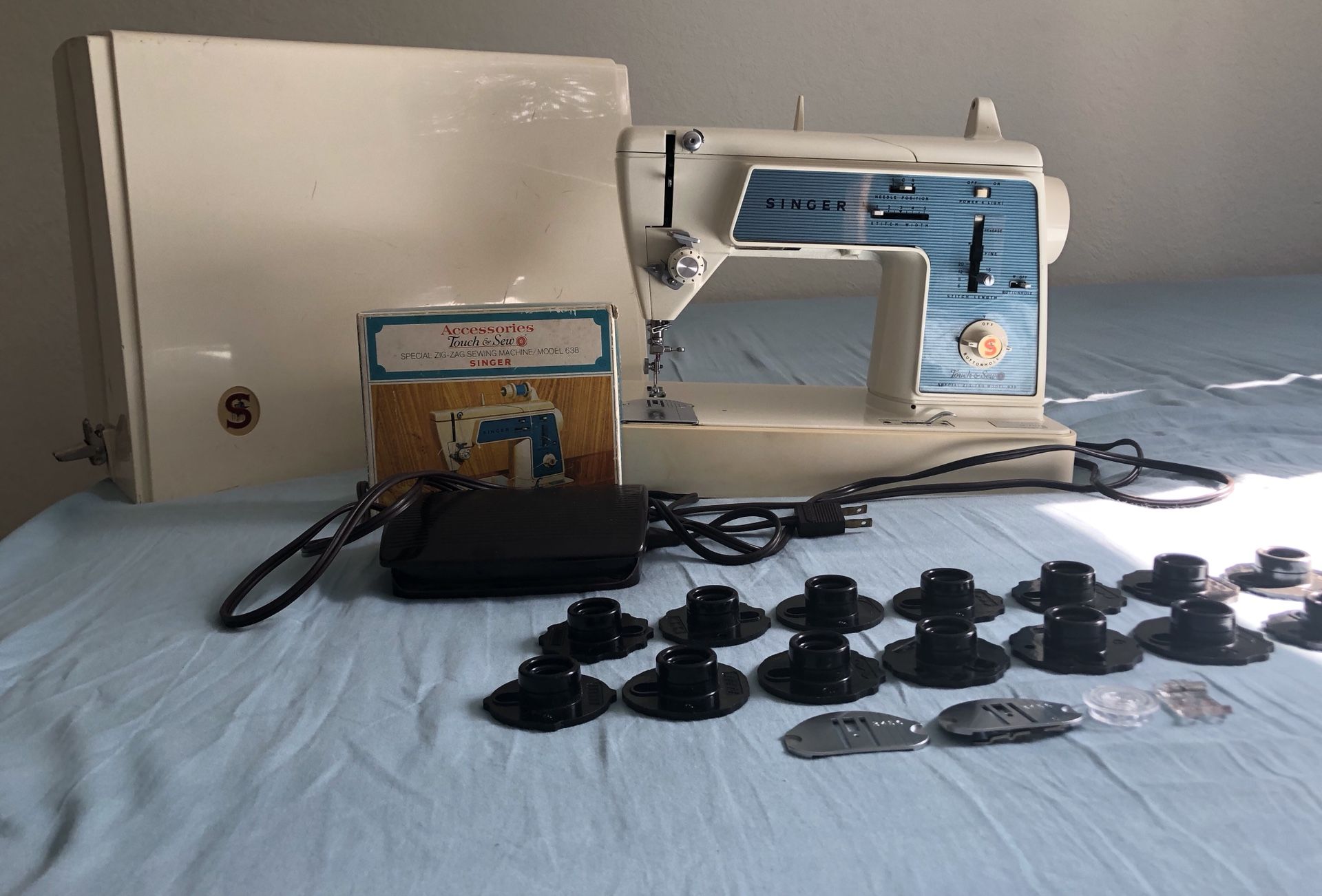 1968 Zig Zag Singer Touch & Sew 638 Sewing Machine