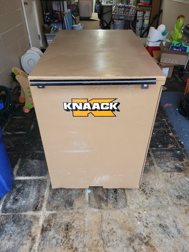 Knaack  Rolling Work Bench