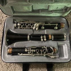 Selmer Bb Clarinet w/ Wolfpak Case, Reeds, Reed Holder