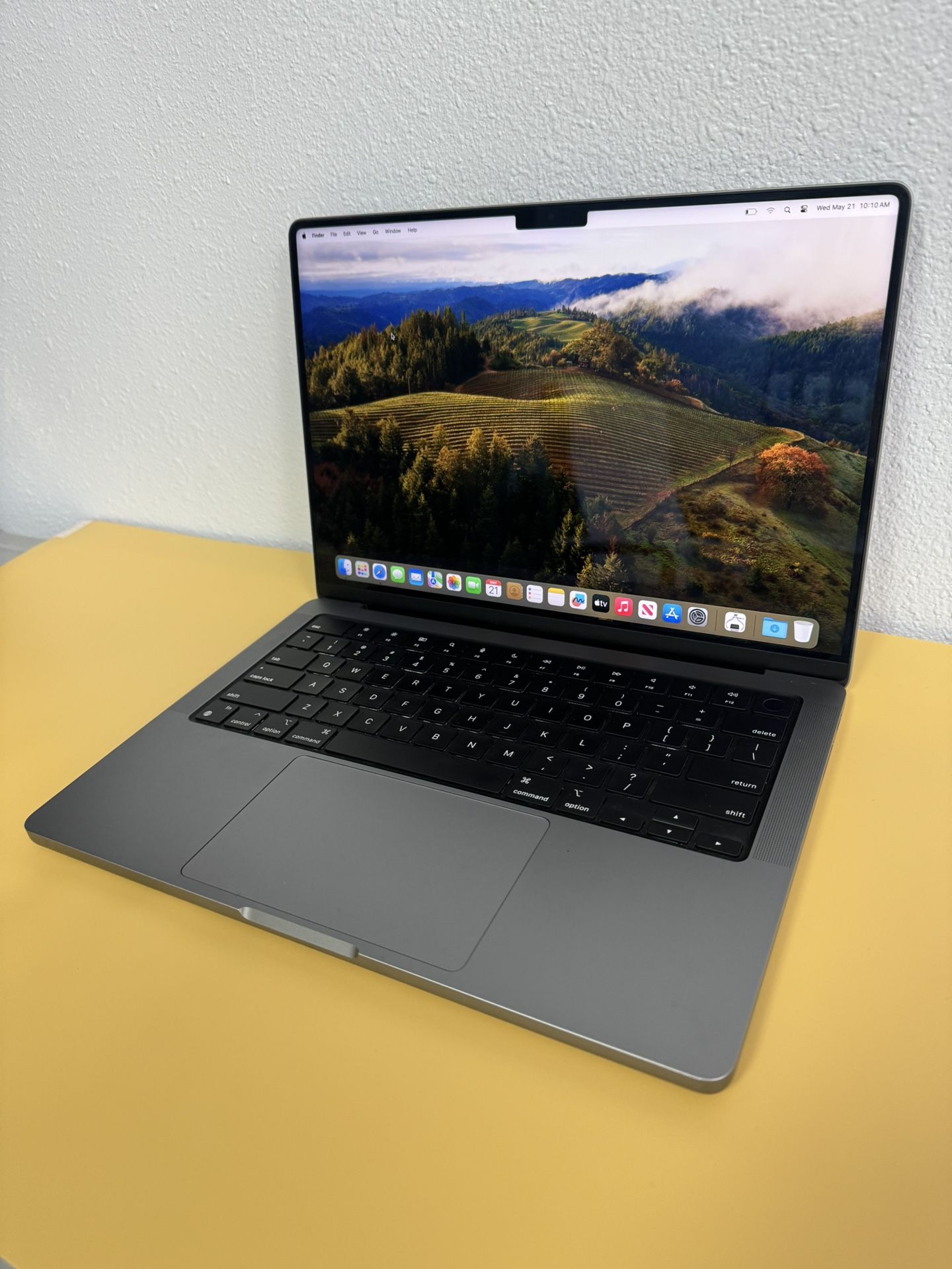 Macbook Pro (2023) 14” Apple M3 10-core GPU -8gb RAM SSD 512gb