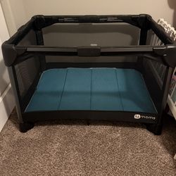 4 Moms Playpen