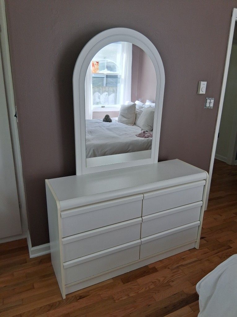Dresser Unit With Mirror And Side Table