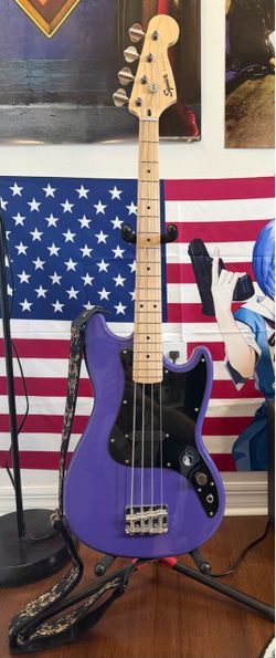 Limited Edition Squier Sonic Bronco Base with case and strap