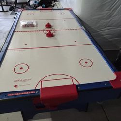 Air hockey table