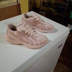 Women's Pumas Inverse Premium Size 8 & Half  Galaxy Pink Mauve Mist Frost Pink  Brand New 