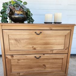 Beautiful Dresser/ Chest Of Drawers! Excellent Condition! 