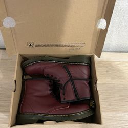 Dr marten cherry Red Size 5y 