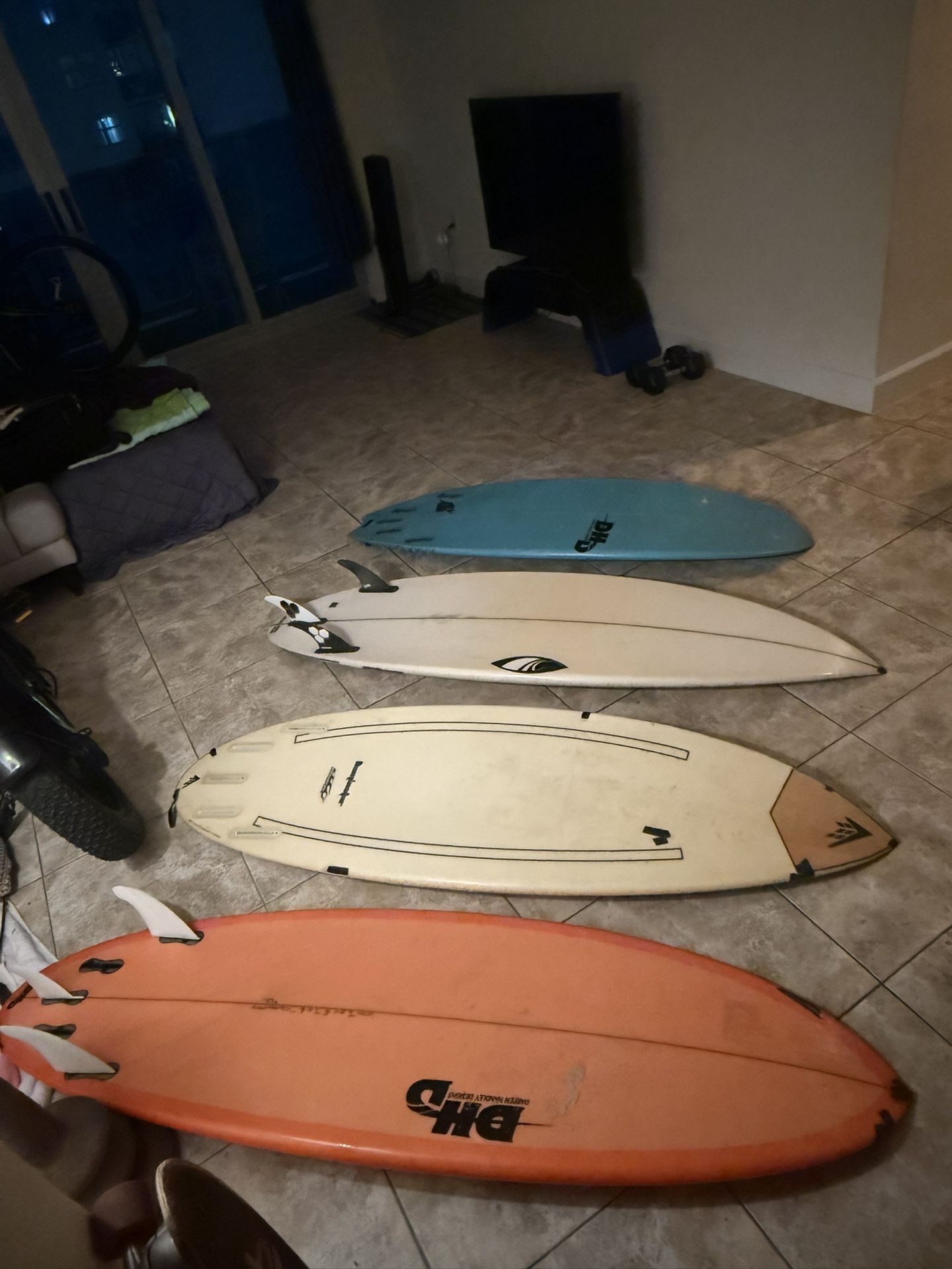 DHD, FIREWIRE, SHARPEYE SURFBOARDS & FINS