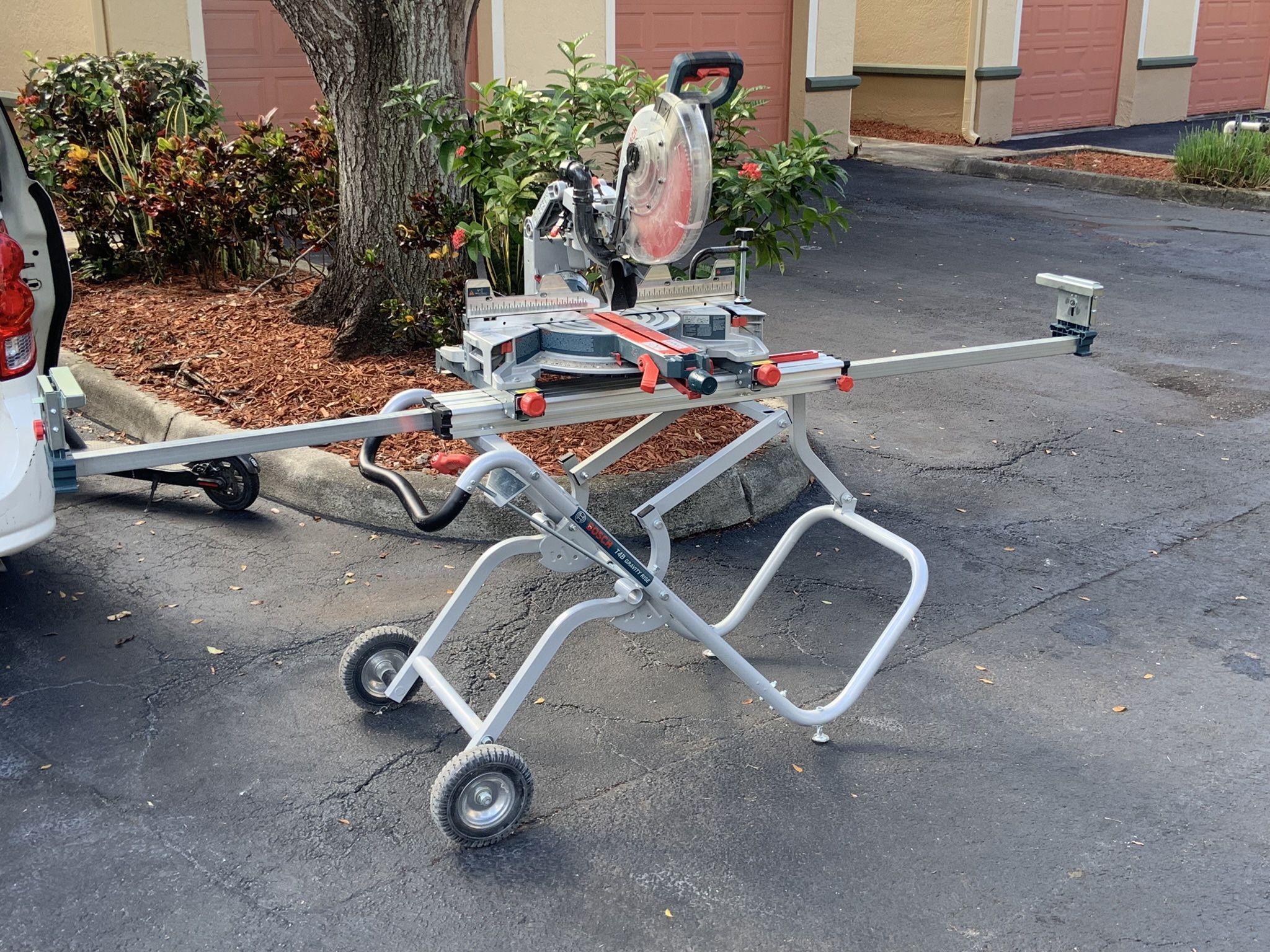 Bosch Bosch cordless Surgeon 18V BL Li-Ion 12 in. Dual-Bevel Glide Miter Saw