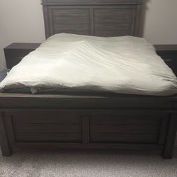 Queen Size Bedframe 