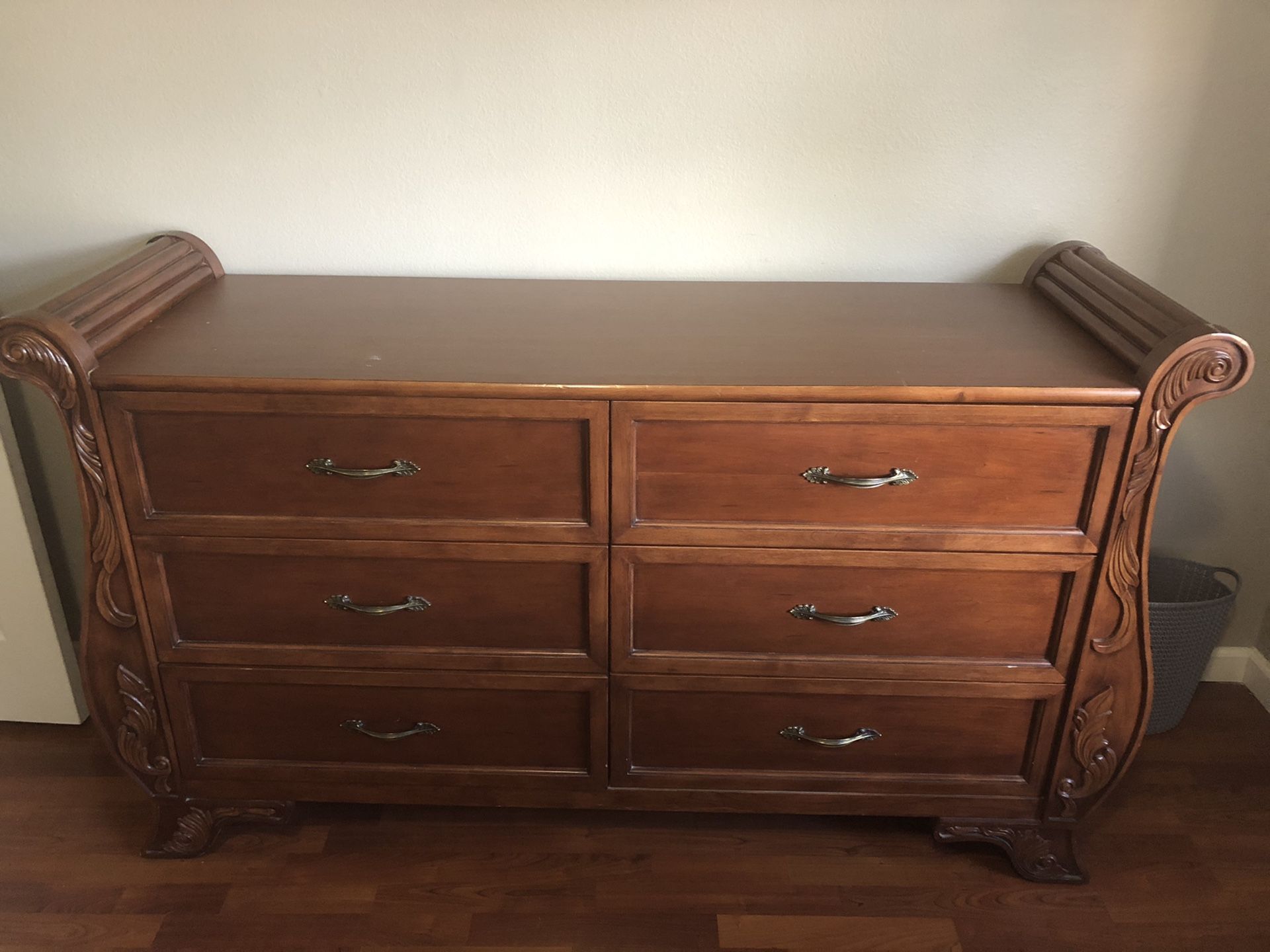 Dresser and 2 nightstands