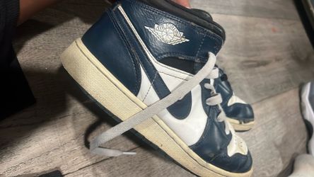 Navy blue Jordans youth 6