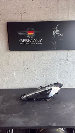 Chevy. C8 LH headlight 10 pin Oem