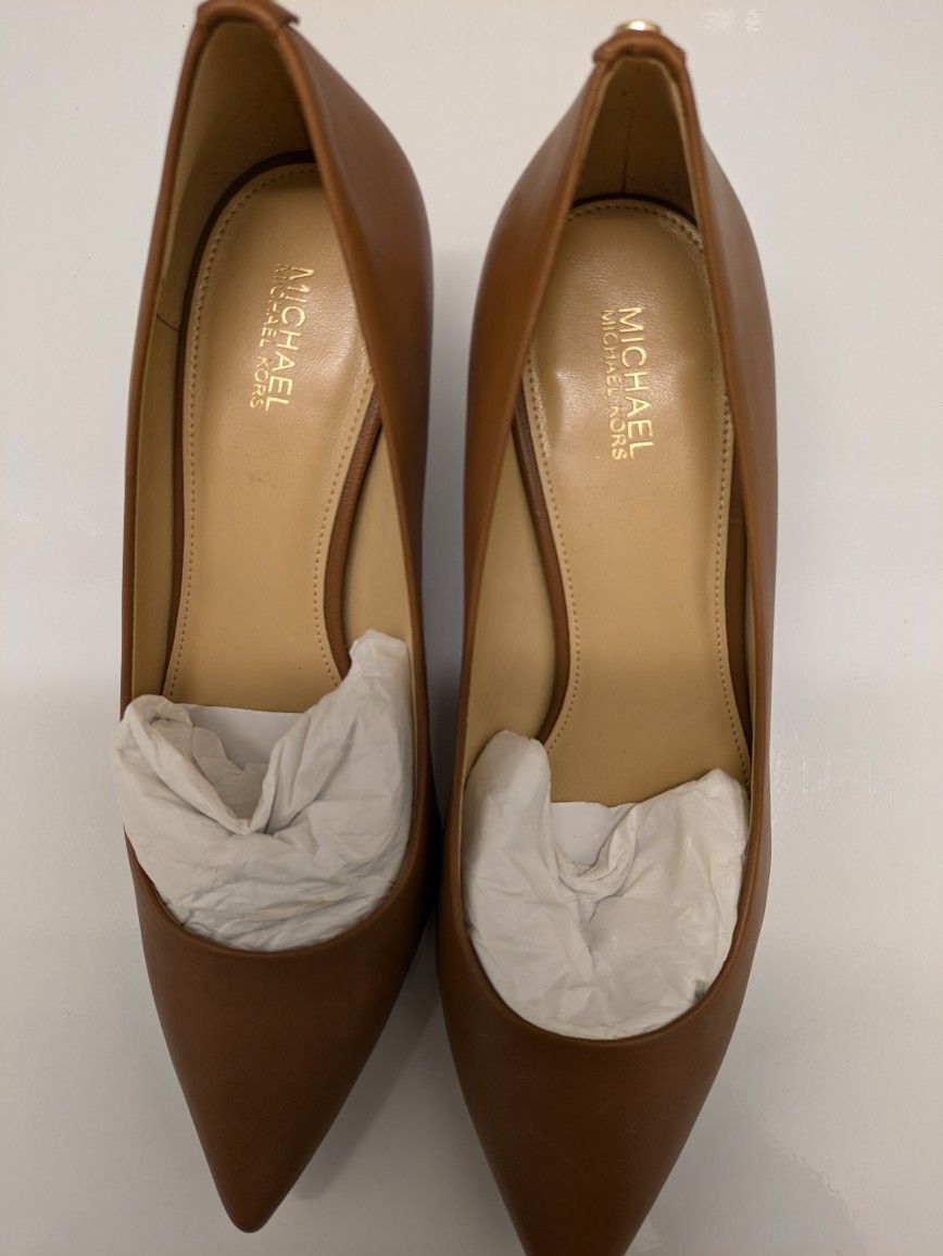Brand New Brown Michael Kors In Great Condition.