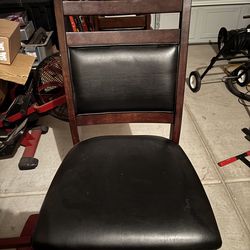 Extendable table sits 6