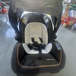 Graco Infant Car Seat With Base