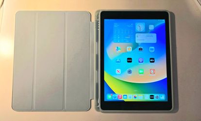 iPad 5th Generation With Magnetic Cover