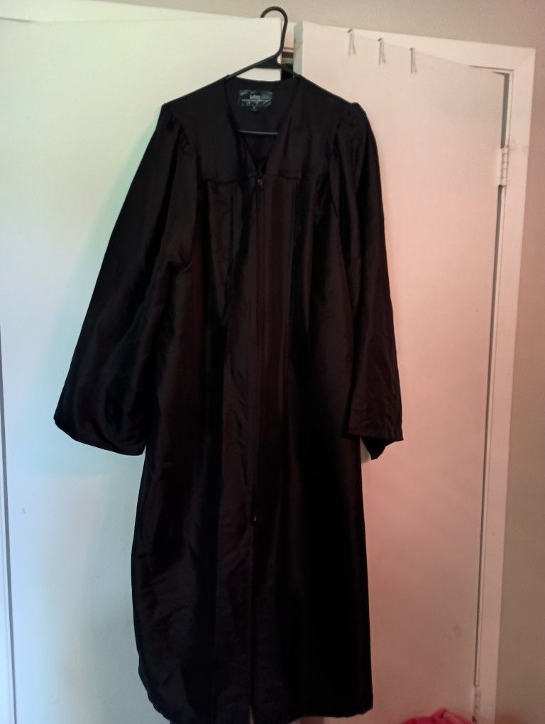 Balfour Graduation Gown 