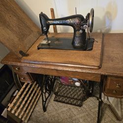Vintage Singer Sewing Machine 