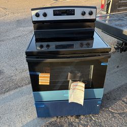 Brand new stove Amana
