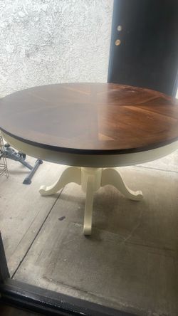 Table with 4 chairs