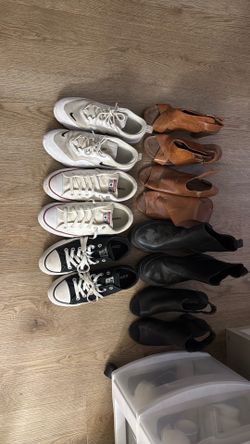 7 pairs of sz 7 womens shoes