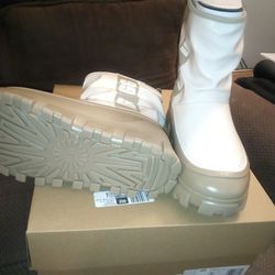 Size 7 Ladies UGGs Boots Brand New Only $150 Sharp Please Obly Serious People Only