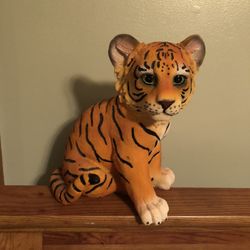 5 Tiger Figurine’s & A Picture