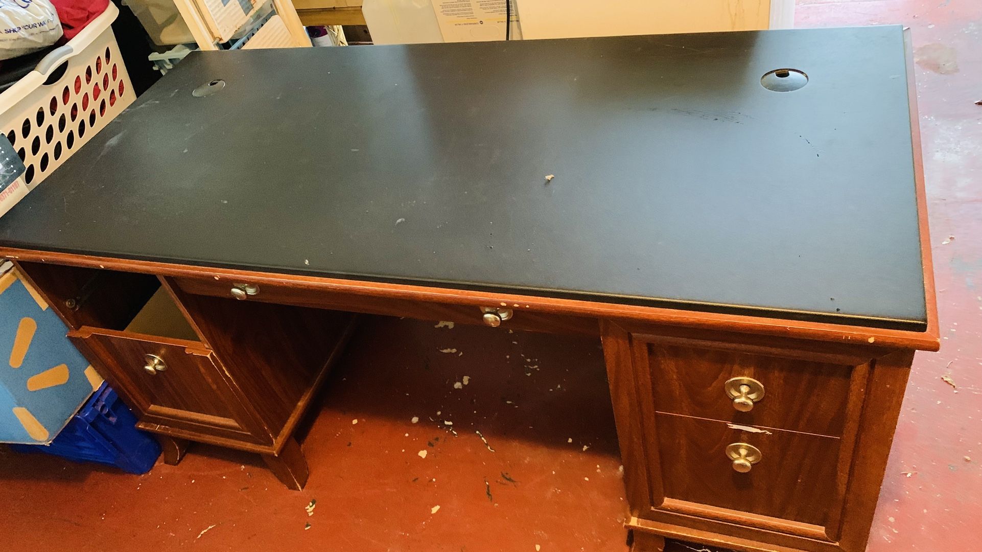 The exquisite large desk is a little loose when moving.