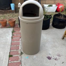 Rubbermaid Tall Trash Cans