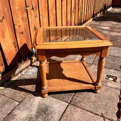 Glass-topped accent end table