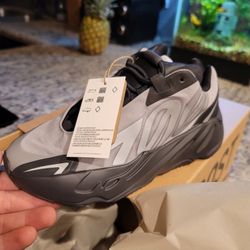 Yeezy 700 Reflective 5.5 Men 6.5 Women 